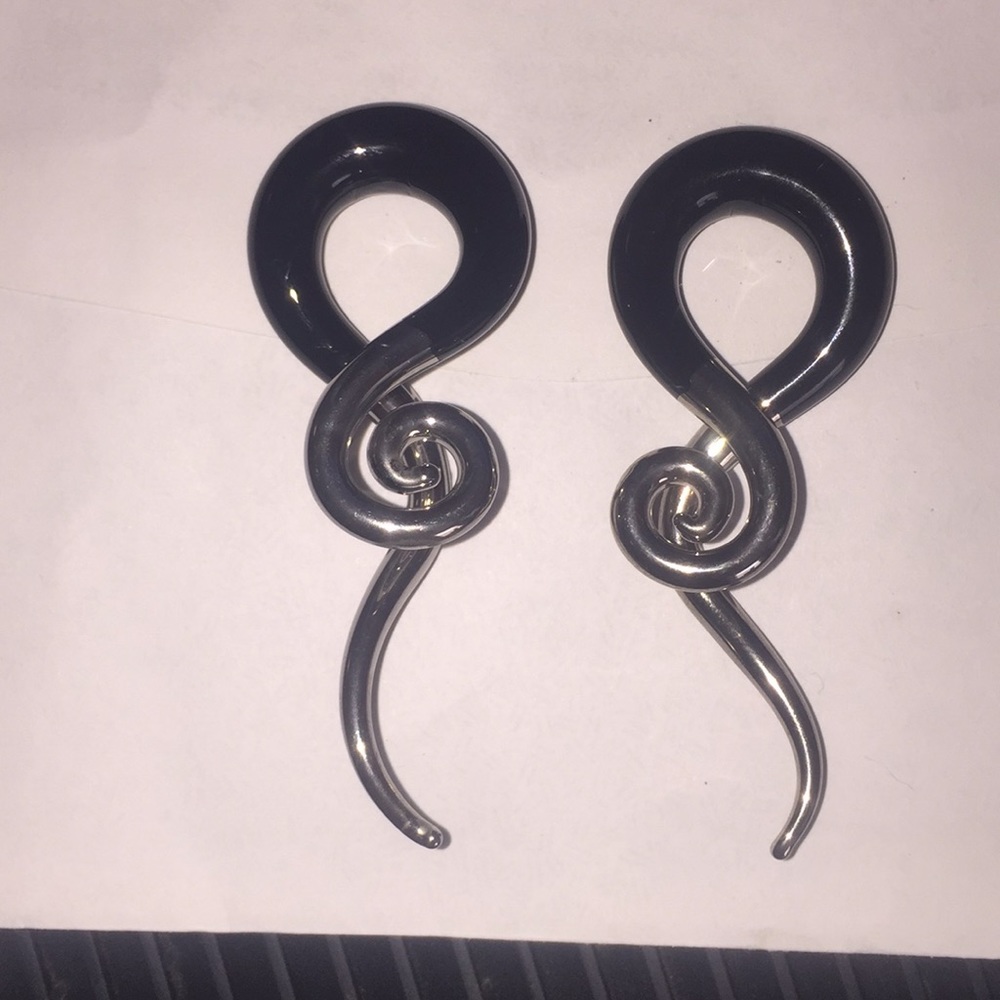 Pyrex music note twist plugs from hot topic